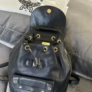 MGM 100% Authentic Black Leather Backpack MCM Vintage Black Genuine Calfskin Leather Unisex Backpack  main image 4